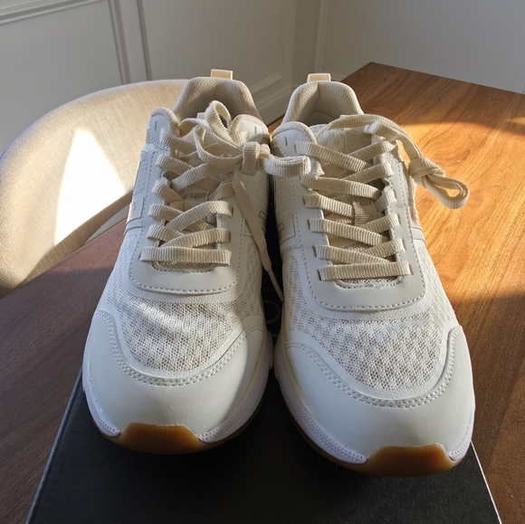 Vionic - Walk Strider - New With Box - Picture 10 of 11